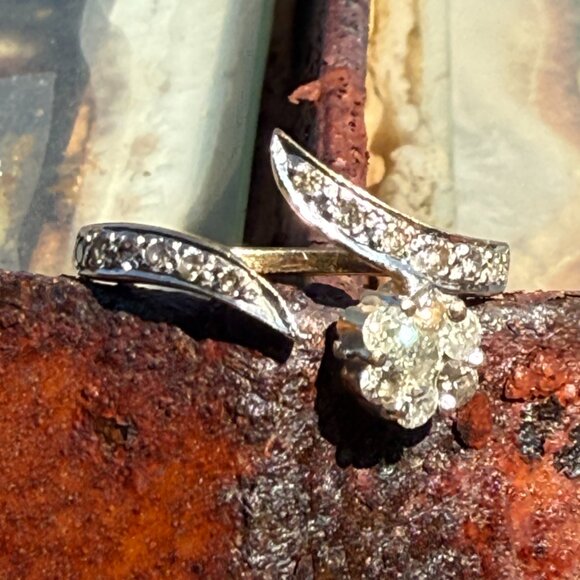 Vintage Genuine Diamond Flower Ring 14k Gold Size: 8 - Picture 4 of 8